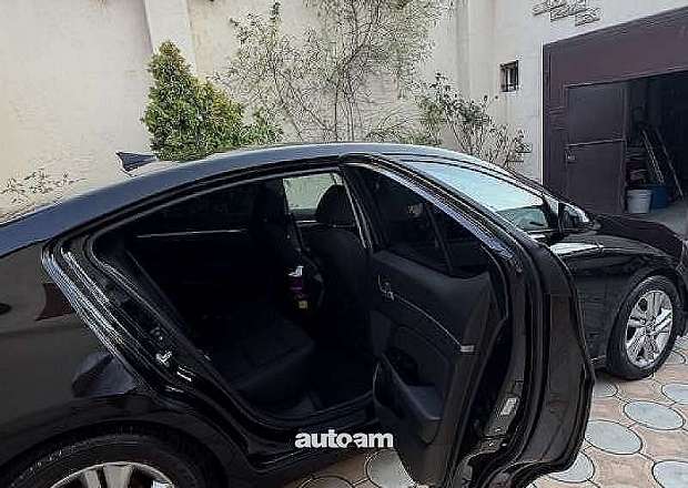 Hyundai Elantra 2018 — լուսանկար 9