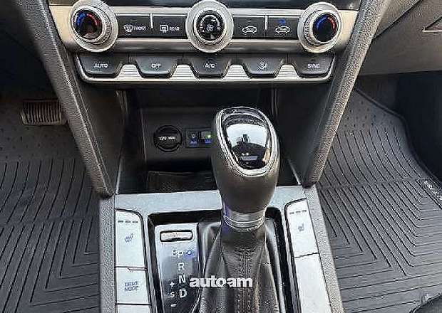Hyundai Elantra 2018 — լուսանկար 14