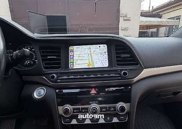 Hyundai Elantra 2018 — լուսանկար 13