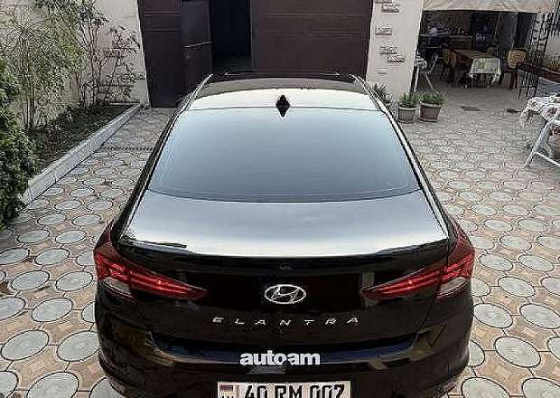 Hyundai Elantra 2018 — լուսանկար 2