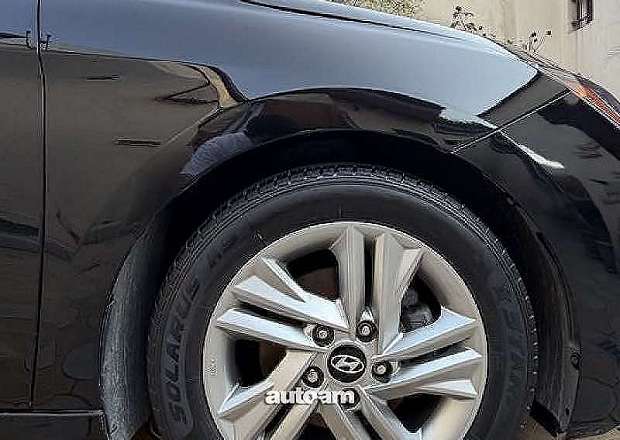 Hyundai Elantra 2018 — լուսանկար 10