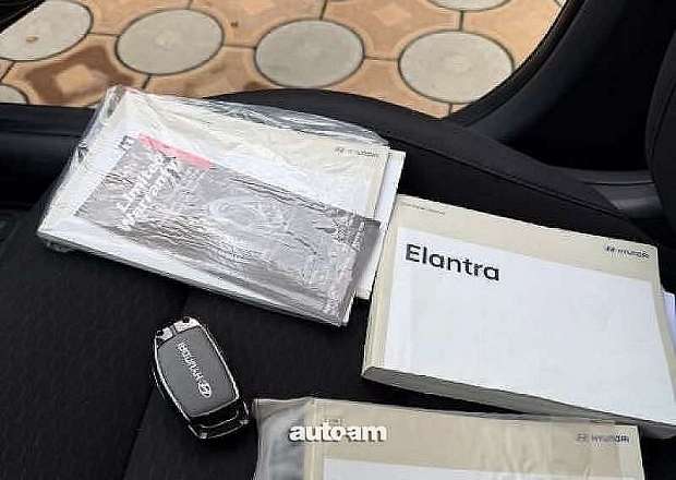 Hyundai Elantra 2018 — լուսանկար 3