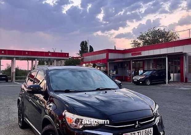 Mitsubishi Outlander 2018 — լուսանկար 2
