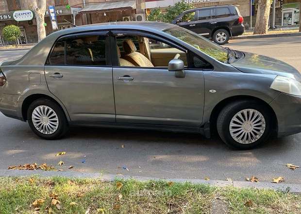 Nissan Tiida 2006 — լուսանկար 1