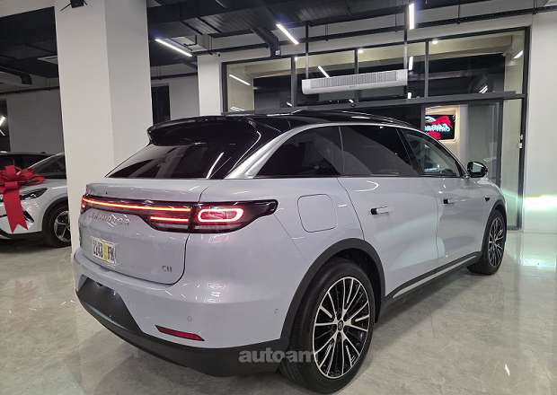 Leapmotor C11