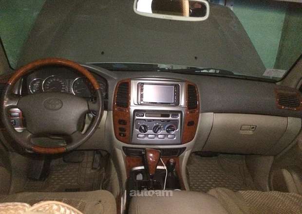 Toyota Land Cruiser 100