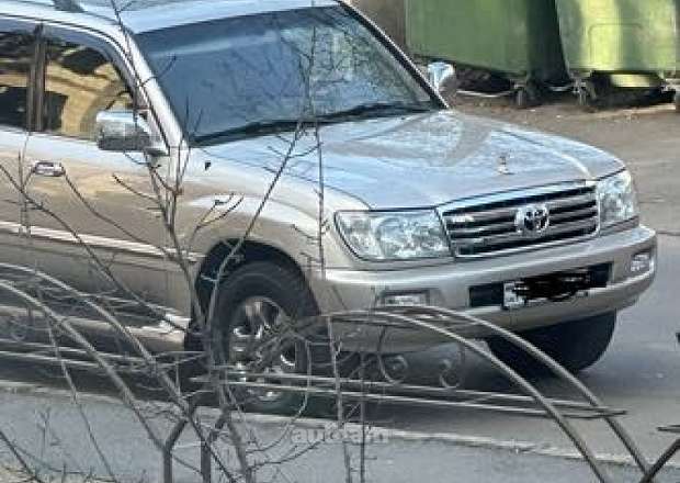 Toyota Land Cruiser 100