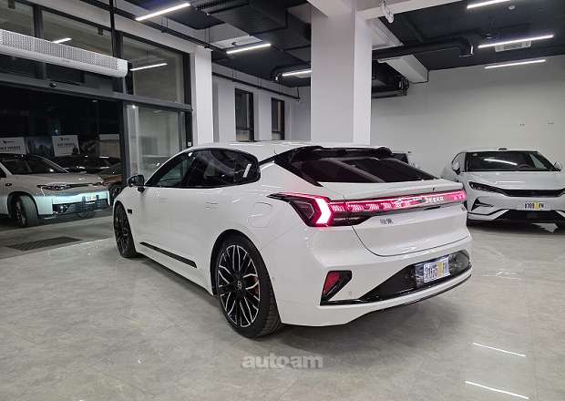 Zeekr 001
