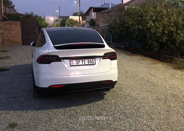 Tesla Model X 2018 — լուսանկար 1