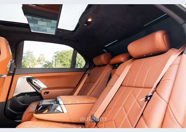 BMW 740