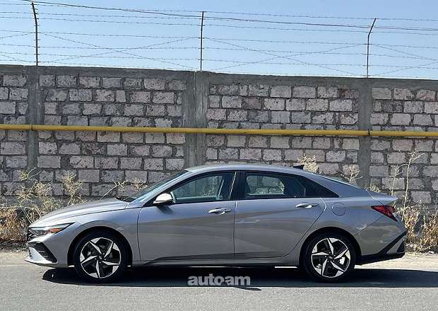 Hyundai Elantra 2024 — photo 2