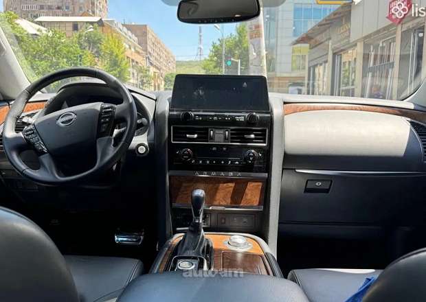 Nissan Armada