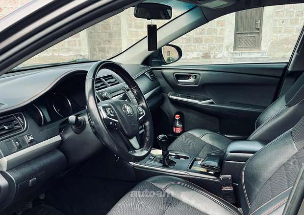 Toyota Camry 2017 — լուսանկար 3
