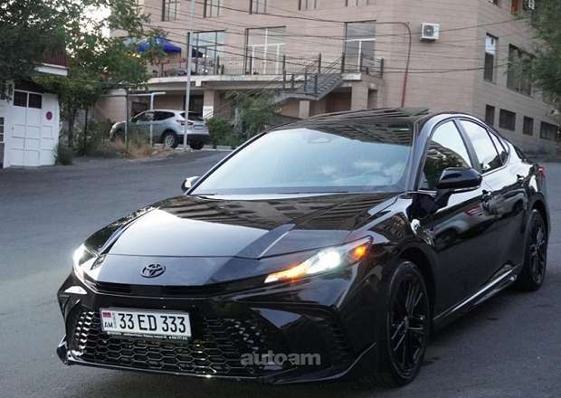 Toyota Camry 2024 — photo 3