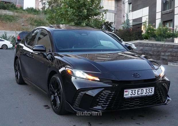 Toyota Camry 2024 — photo 2