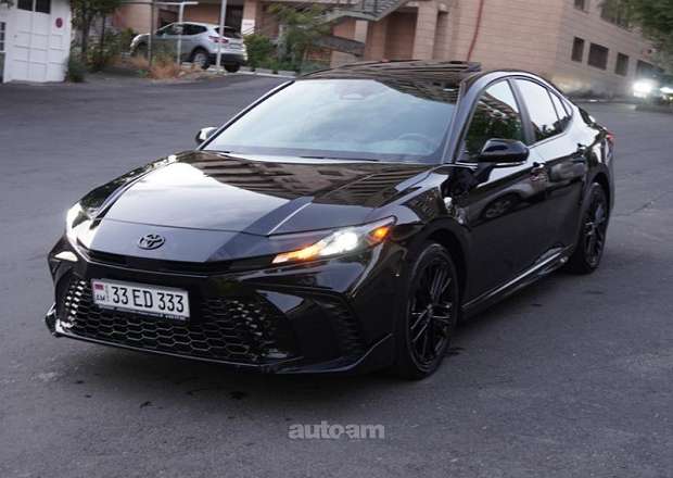 Toyota Camry 2024 — photo 1