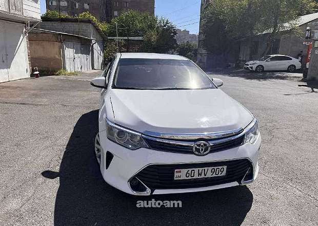 Toyota Camry 2014 — photo 1