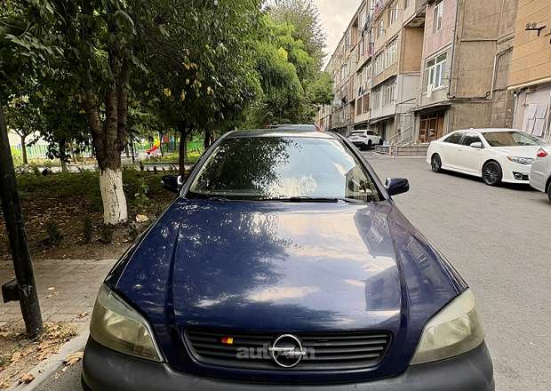 Opel Astra 2000 — photo 1