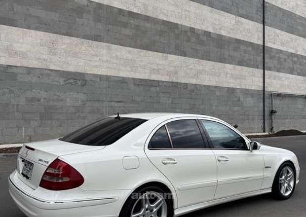 Mercedes-Benz E 55 AMG