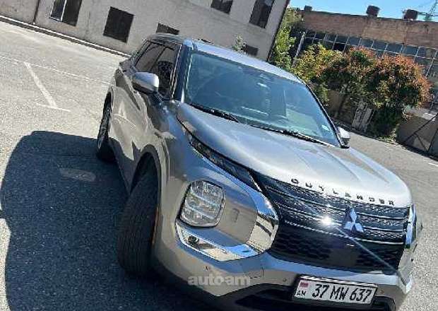 Mitsubishi Outlander 2022 — լուսանկար 1