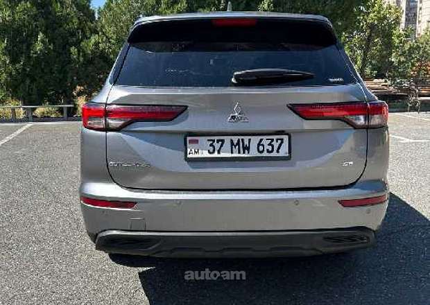 Mitsubishi Outlander 2022 — լուսանկար 2