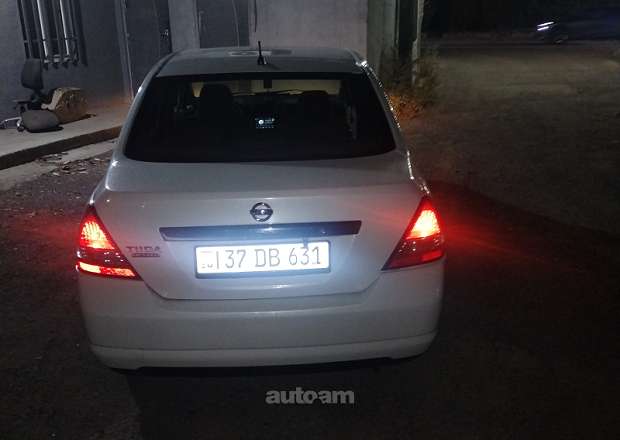 Nissan Tiida 2010 — լուսանկար 13