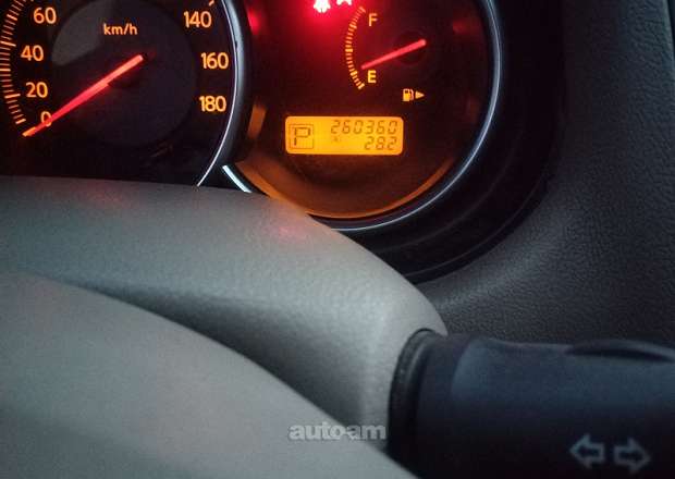 Nissan Tiida 2010 — լուսանկար 10