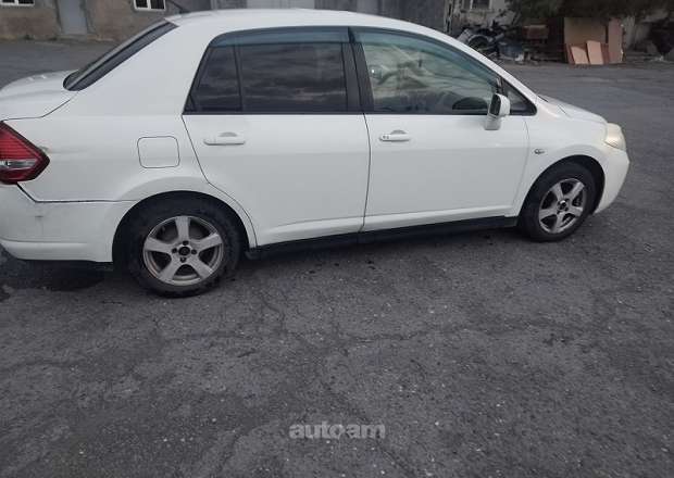Nissan Tiida 2010 — լուսանկար 8