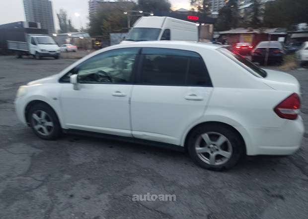 Nissan Tiida 2010 — լուսանկար 4