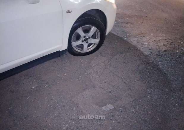 Nissan Tiida 2010 — լուսանկար 12