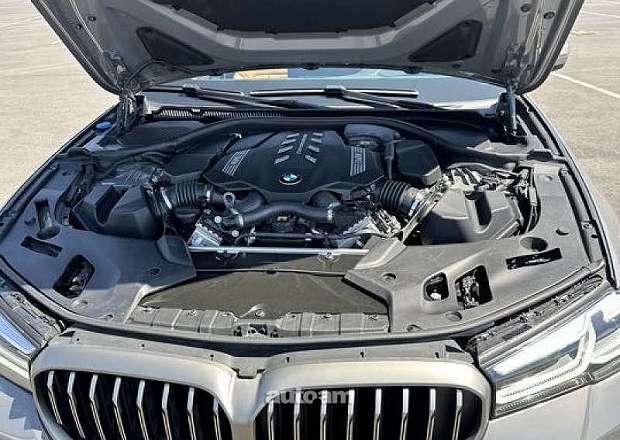 BMW 550 2021 — photo 11