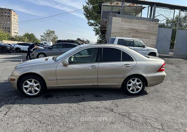 Mercedes-Benz C 240 2002 — լուսանկար 1