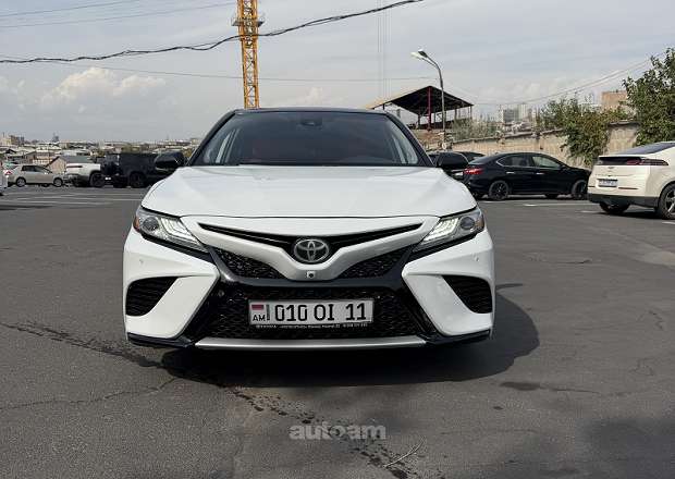 Toyota Camry 2019 — фото 1