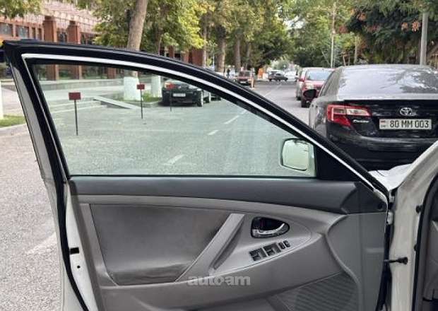 Toyota Camry 2011 — լուսանկար 8