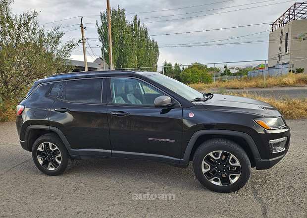 Jeep Compass 2019 — լուսանկար 2