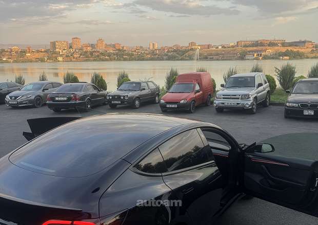 Tesla Model 3 2023 — լուսանկար 7