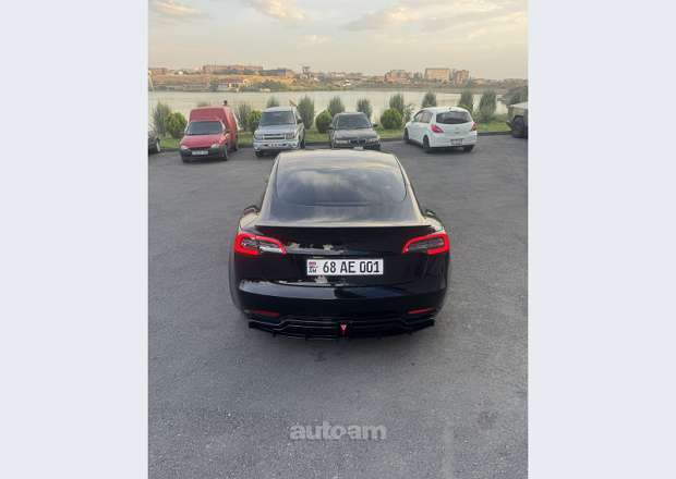 Tesla Model 3 2023 — լուսանկար 2