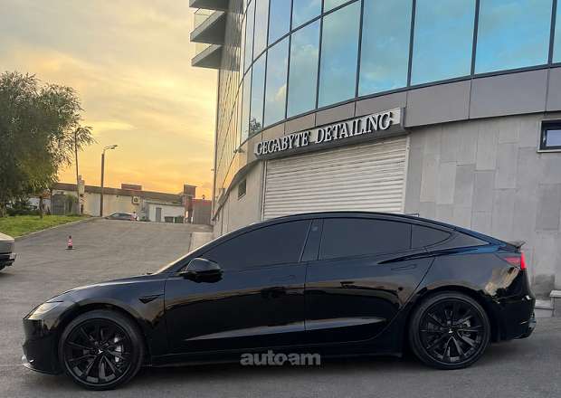 Tesla Model 3 2023 — լուսանկար 5