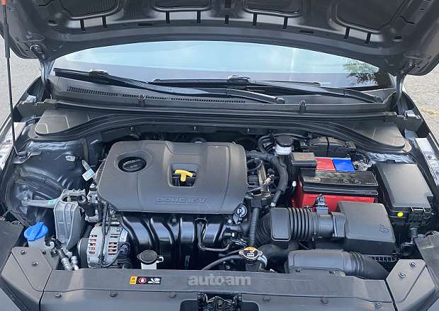Hyundai Elantra 2019 — լուսանկար 10