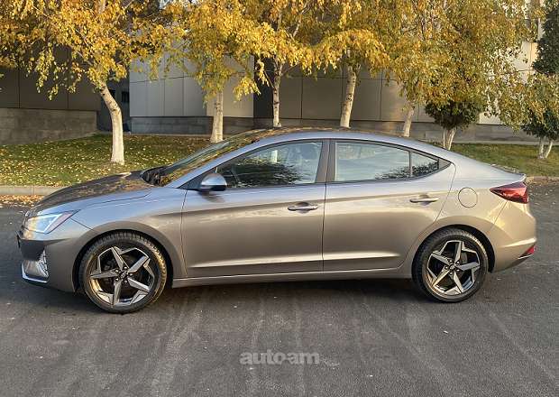 Hyundai Elantra 2019 — լուսանկար 4