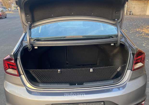Hyundai Elantra 2019 — լուսանկար 8