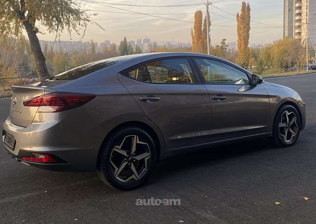 Hyundai Elantra 2019 — լուսանկար 6