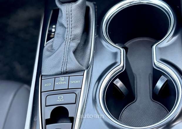 Toyota Camry 2020 — photo 3