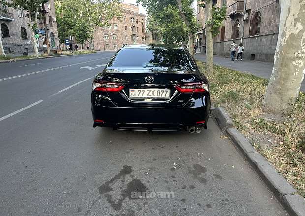 Toyota Camry 2021 — լուսանկար 2