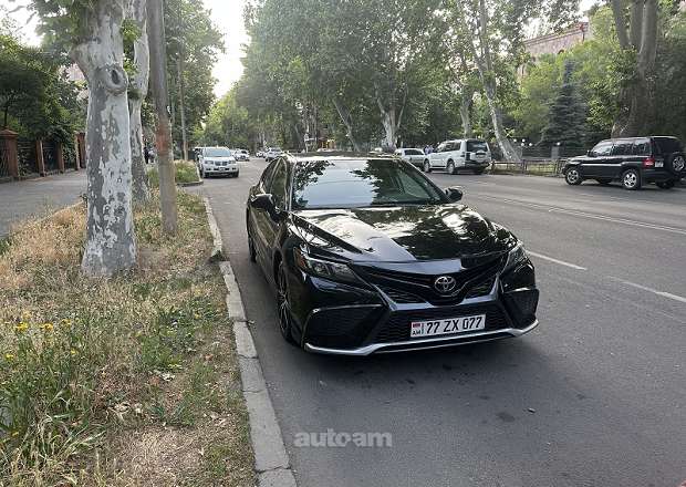Toyota Camry 2021 — լուսանկար 1