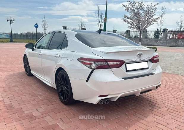 Toyota Camry 2018 — фото 5
