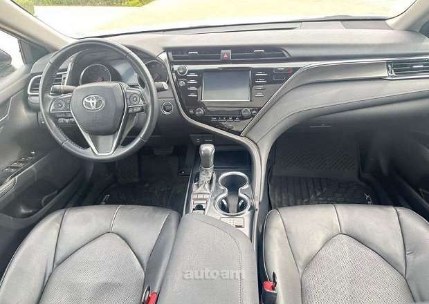 Toyota Camry 2018 — фото 6
