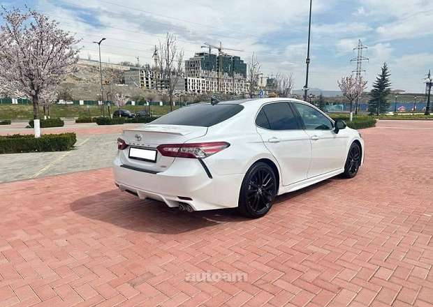 Toyota Camry 2018 — фото 3