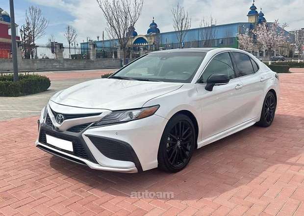 Toyota Camry 2018 — фото 1