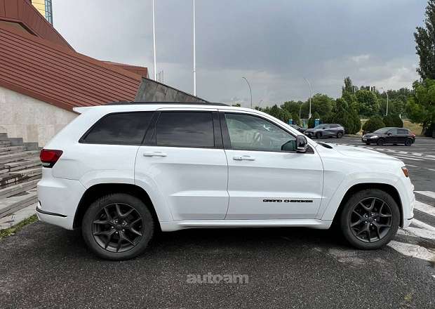 Jeep Grand Cherokee 2020 — լուսանկար 11